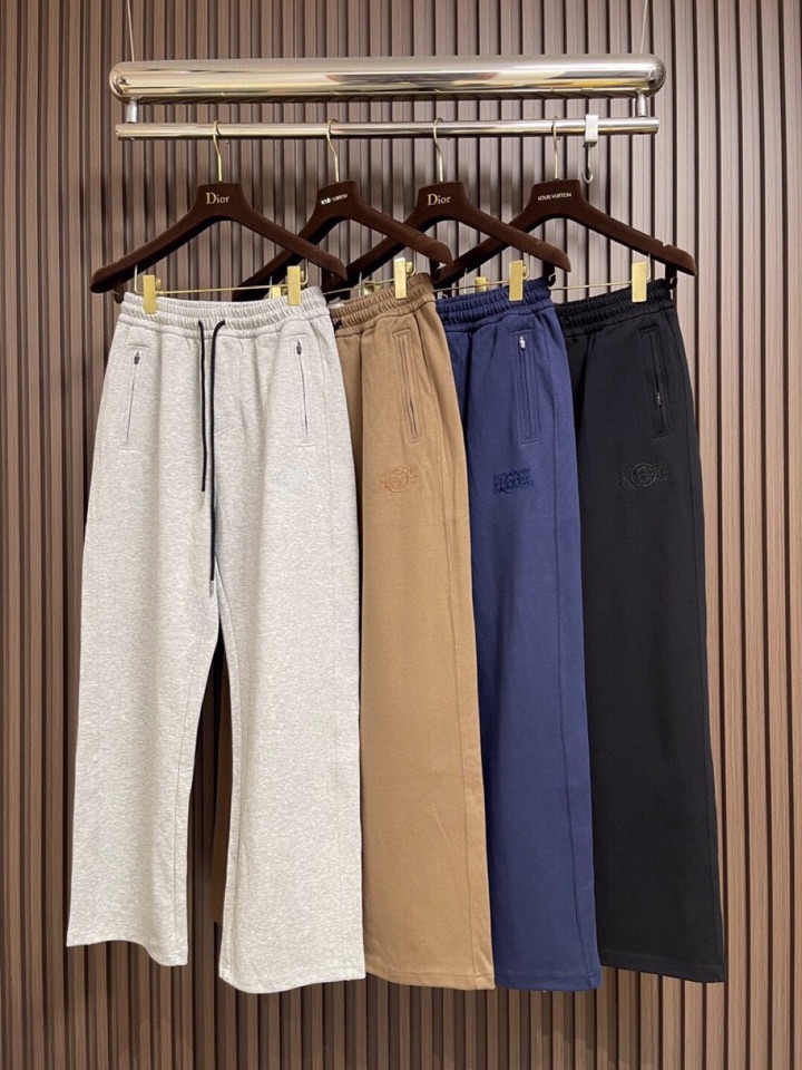 Maison Margiela 马吉拉 mm6 2025ss新款数字刺绣阔腿卫裤休闲裤。完全能够横跨不同