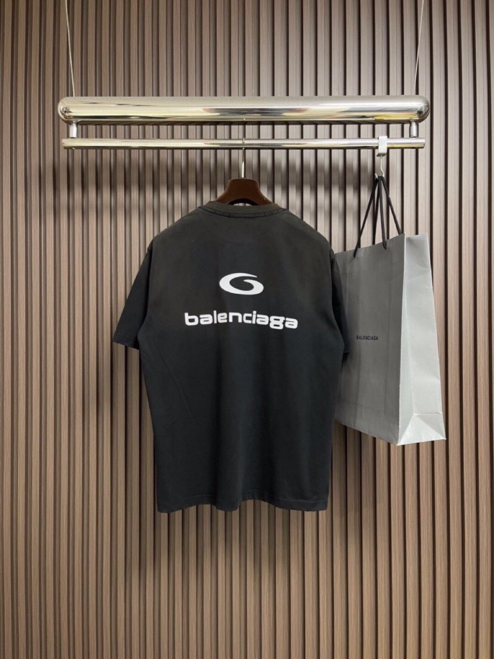 BALENCIAGA 巴黎世家 复古短袖圆领T恤，定织面料工艺洗水处理 高克重300克面料 质感十足 布