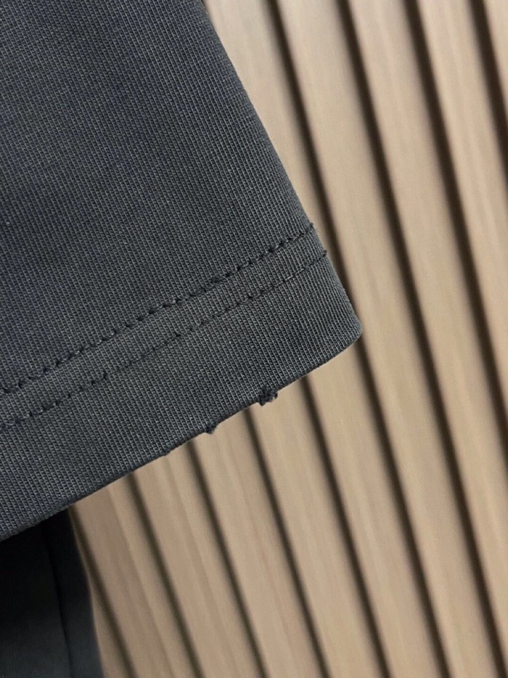 BALENCIAGA 巴黎世家 复古短袖圆领T恤，定织面料工艺洗水处理 高克重300克面料 质感十足 布