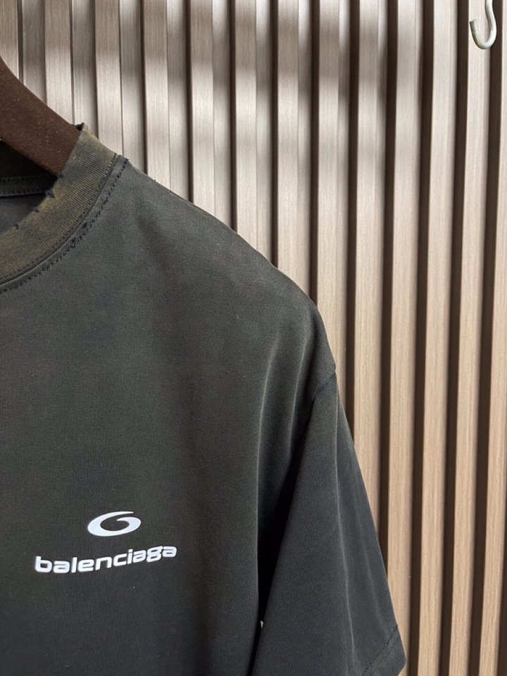 BALENCIAGA 巴黎世家 复古短袖圆领T恤，定织面料工艺洗水处理 高克重300克面料 质感十足 布