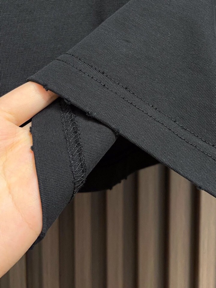 BALENCIAGA 巴黎世家 复古短袖圆领T恤，定织面料工艺洗水处理 高克重300克面料 质感十足 布