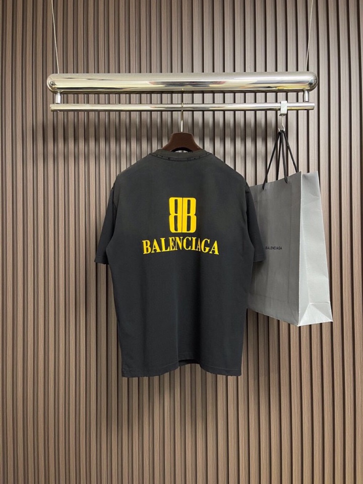 BALENCIAGA 巴黎世家 复古短袖圆领T恤，定织面料工艺洗水处理 高克重300克面料 质感十足 布