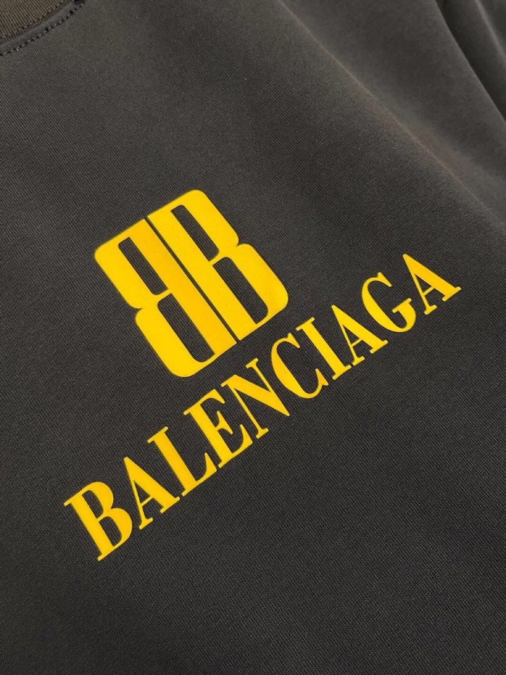BALENCIAGA 巴黎世家 复古短袖圆领T恤，定织面料工艺洗水处理 高克重300克面料 质感十足 布