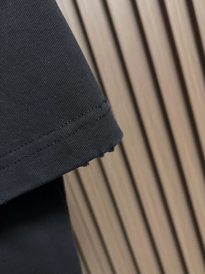 BALENCIAGA 巴黎世家 复古短袖圆领T恤，定织面料工艺洗水处理 高克重300克面料 质感十足 布