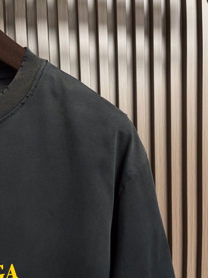 BALENCIAGA 巴黎世家 复古短袖圆领T恤，定织面料工艺洗水处理 高克重300克面料 质感十足 布