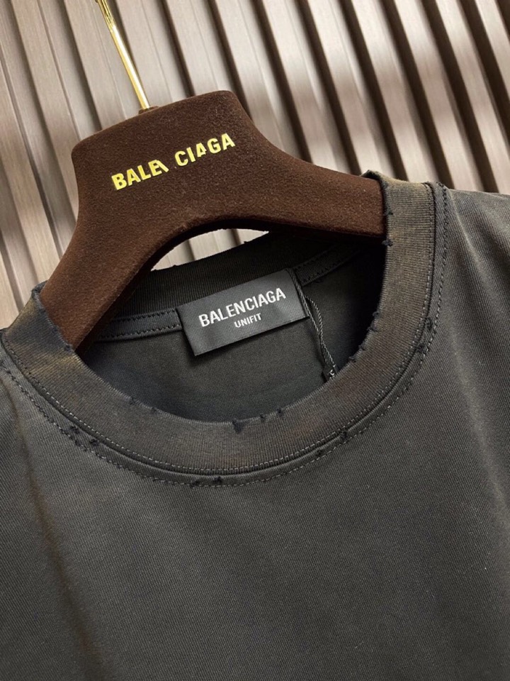 BALENCIAGA 巴黎世家复古胶带印花BB标识短袖圆领T恤，定织面料工艺洗水处理 高克重300克面料