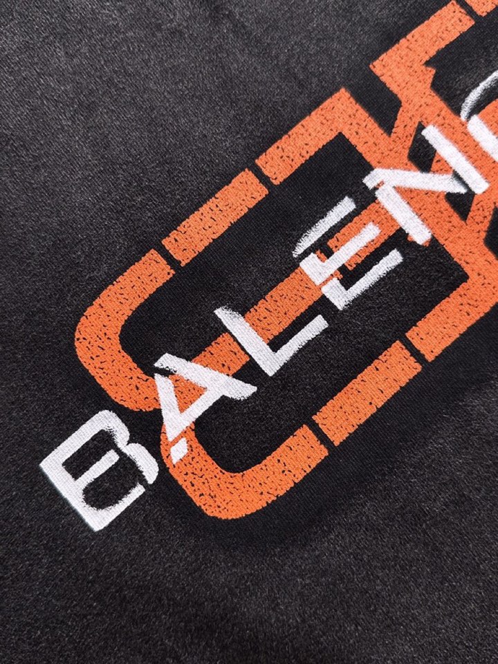 BALENCIAGA 巴黎世家2025SS秋冬最新款圆领时尚短袖圆领T恤，官网同步，纯棉面料！贴肤舒适，