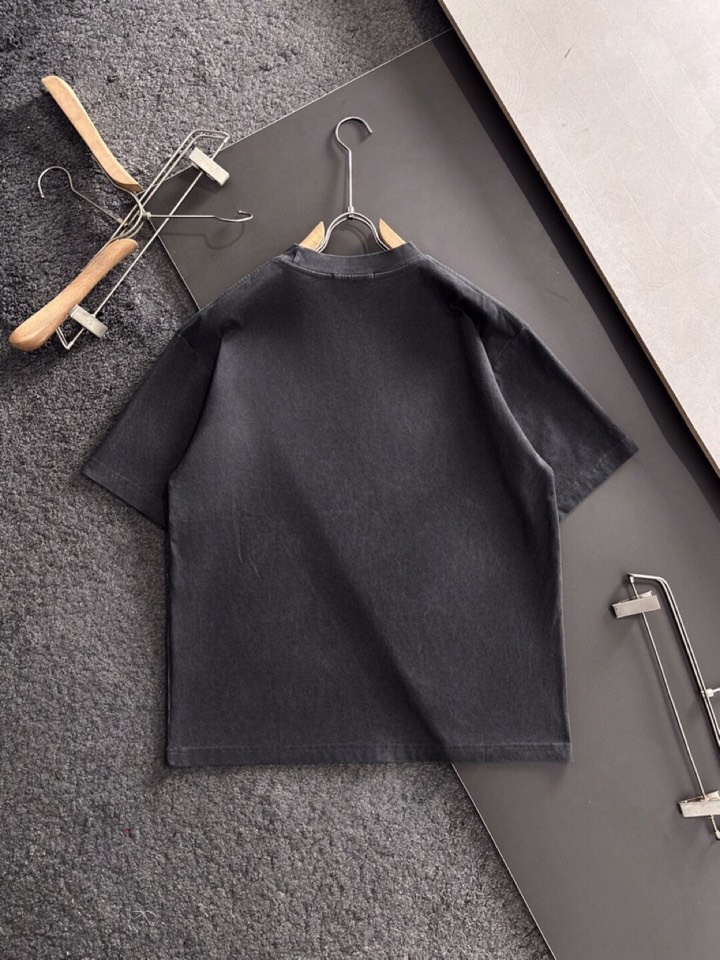 BALENCIAGA 巴黎世家2025SS秋冬最新款圆领时尚短袖圆领T恤，官网同步，纯棉面料！贴肤舒适，