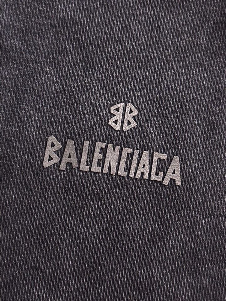 BALENCIAGA 巴黎世家2025SS秋冬最新款圆领时尚短袖圆领T恤，官网同步，纯棉面料！贴肤舒适，