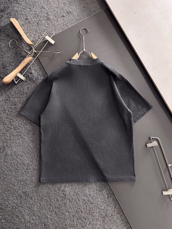 BALENCIAGA 巴黎世家2025SS秋冬最新款圆领时尚短袖圆领T恤，官网同步，纯棉面料！贴肤舒适，