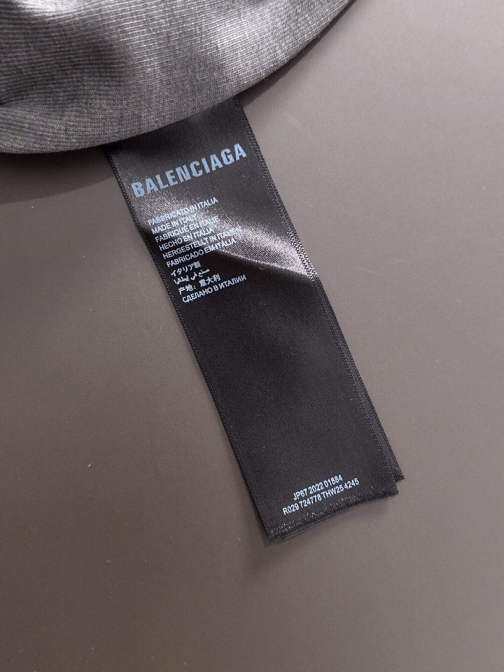 BALENCIAGA 巴黎世家2025SS秋冬最新款圆领时尚短袖圆领T恤，官网同步，纯棉面料！贴肤舒适，