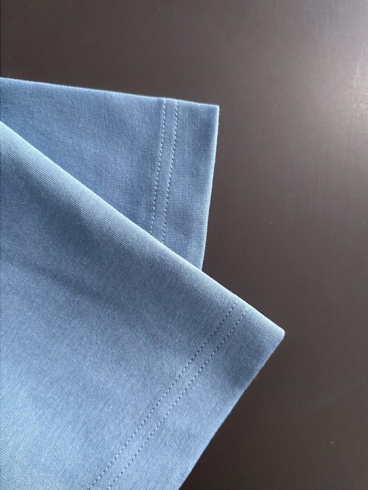 miumiu 缪缪2025SS秋冬最新款圆领时尚短袖圆领T恤，官网同步，纯棉面料！贴肤舒适，耐看又好穿，