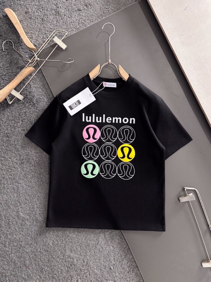 LULU 2025SS秋冬最新款圆领时尚短袖圆领T恤，官网同步，纯棉面料！贴肤舒适，耐看又好穿，经典简约