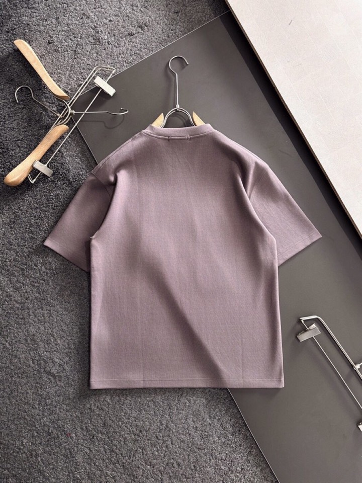 LULU 2025SS秋冬最新款圆领时尚短袖圆领T恤，官网同步，纯棉面料！贴肤舒适，耐看又好穿，经典简约