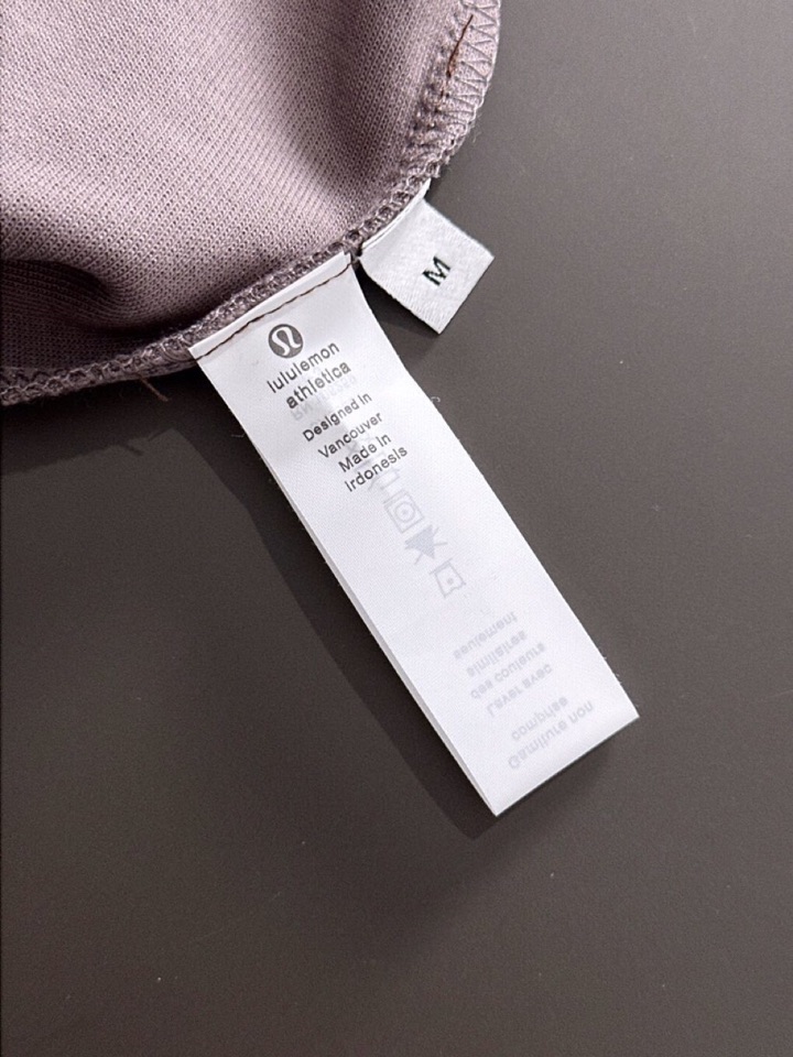 LULU 2025SS秋冬最新款圆领时尚短袖圆领T恤，官网同步，纯棉面料！贴肤舒适，耐看又好穿，经典简约