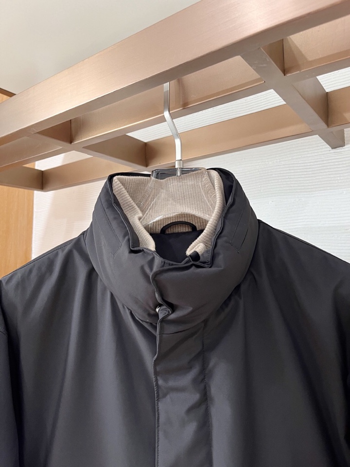 Loro Piana 诺悠翩雅lP🆕 秋冬火爆经典立领款羽绒服外套\n颜色：黑色，藏青\n码数：M-3 