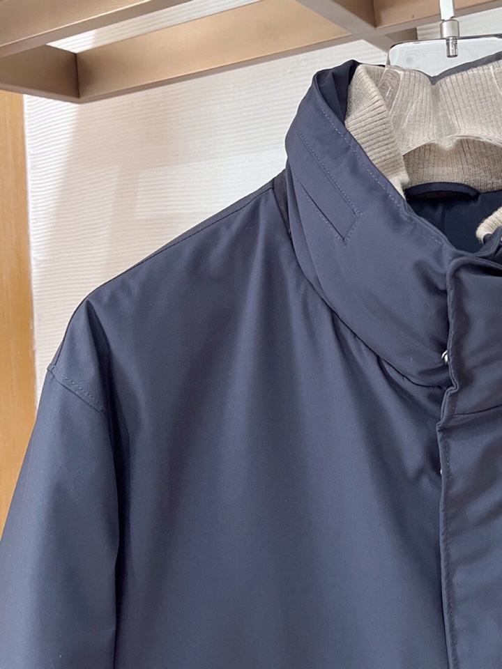 Loro Piana 诺悠翩雅lP🆕 秋冬火爆经典立领款羽绒服外套\n颜色：黑色，藏青\n码数：M-3 