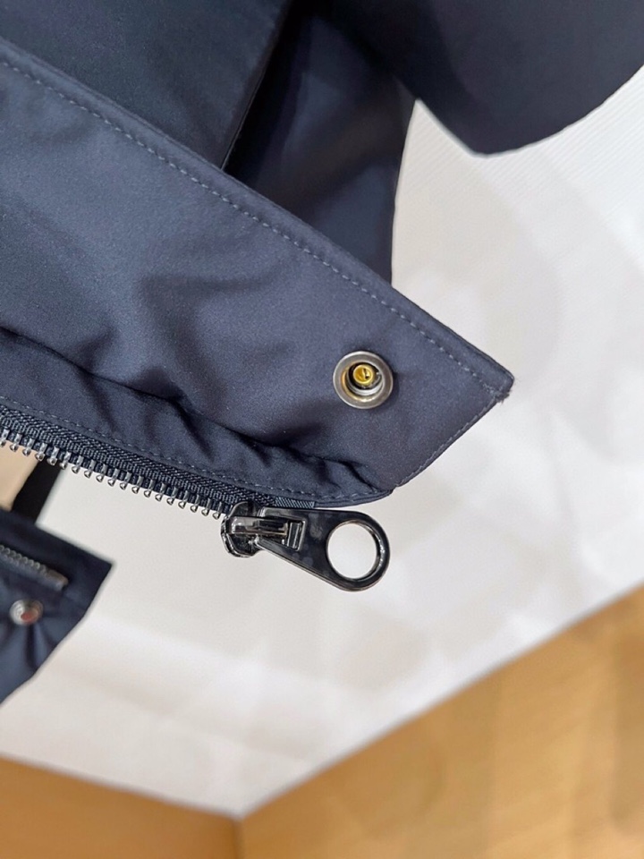 Loro Piana 诺悠翩雅lP🆕 秋冬火爆经典立领款羽绒服外套\n颜色：黑色，藏青\n码数：M-3 