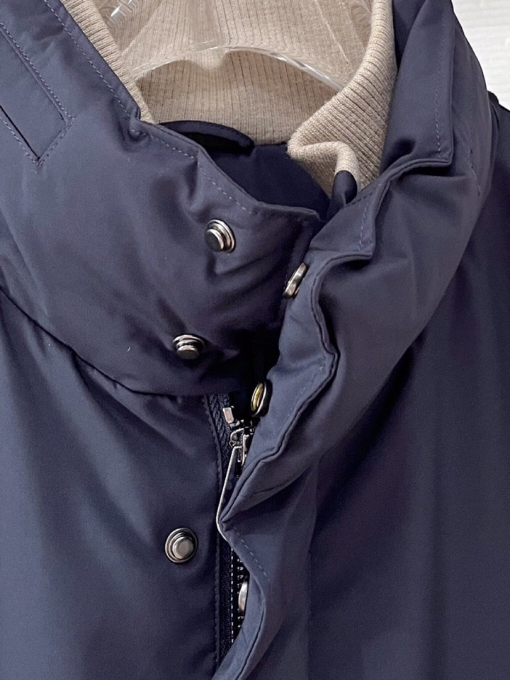 Loro Piana 诺悠翩雅lP🆕 秋冬火爆经典立领款羽绒服外套\n颜色：黑色，藏青\n码数：M-3 