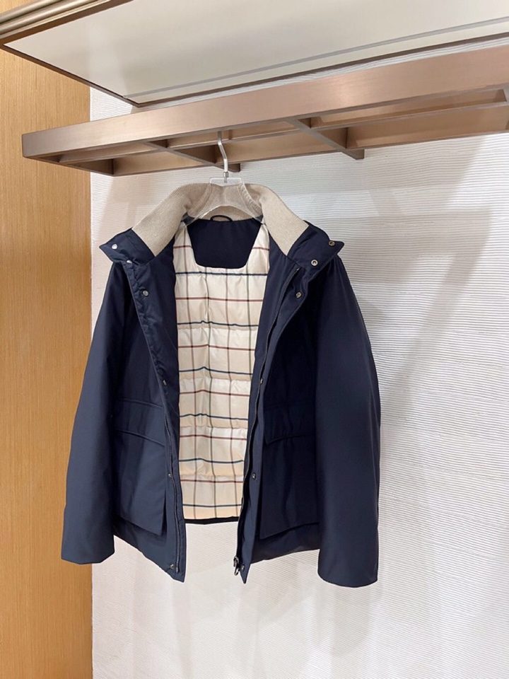 Loro Piana 诺悠翩雅lP🆕 秋冬火爆经典立领款羽绒服外套\n颜色：黑色，藏青\n码数：M-3 