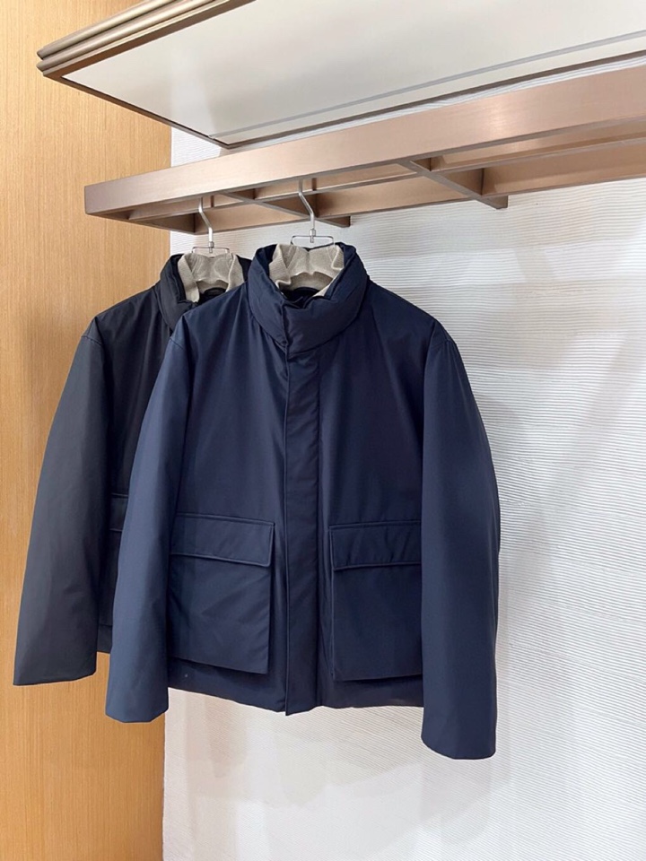 Loro Piana 诺悠翩雅lP🆕 秋冬火爆经典立领款羽绒服外套\n颜色：黑色，藏青\n码数：M-3 