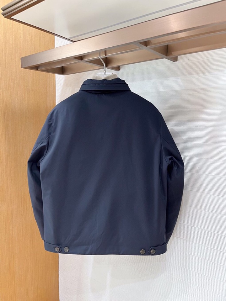 Loro Piana 诺悠翩雅lP🆕 秋冬火爆经典立领款羽绒服外套\n颜色：黑色，藏青\n码数：M-3 