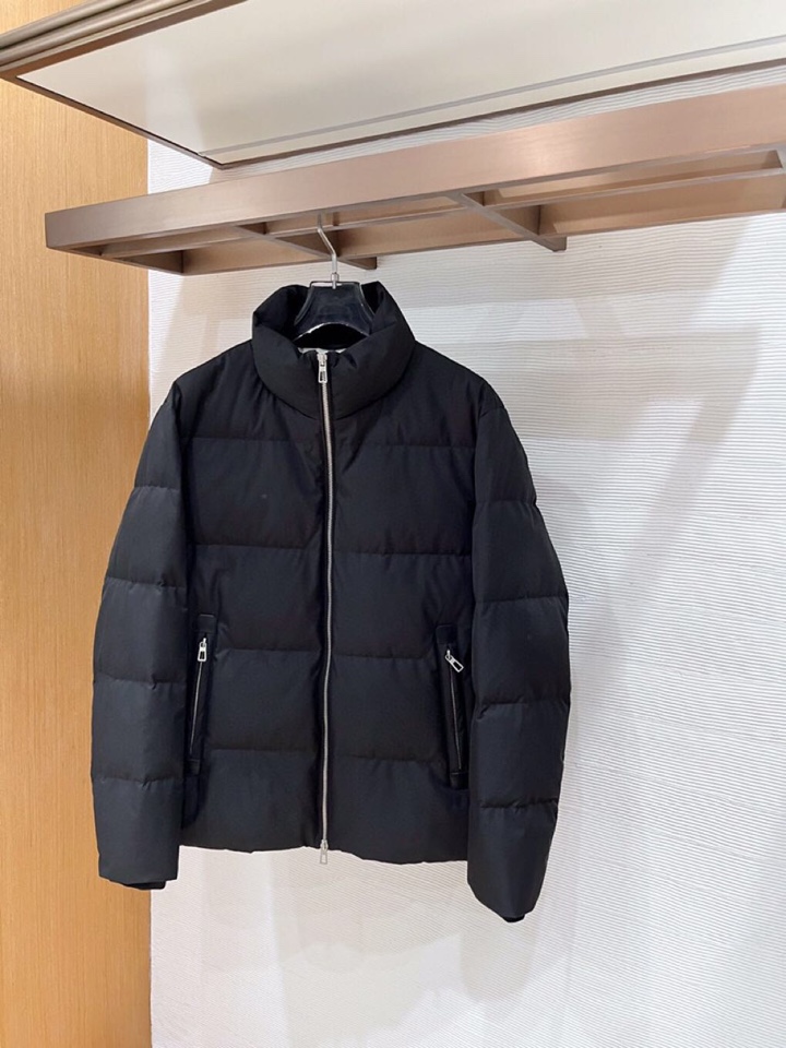 Loro Piana 诺悠翩雅lP🆕 秋冬火爆经典立领款羽绒服外套\n颜色：黑色，藏青\n码数：M-3 