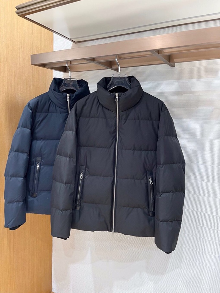 Loro Piana 诺悠翩雅lP🆕 秋冬火爆经典立领款羽绒服外套\n颜色：黑色，藏青\n码数：M-3 