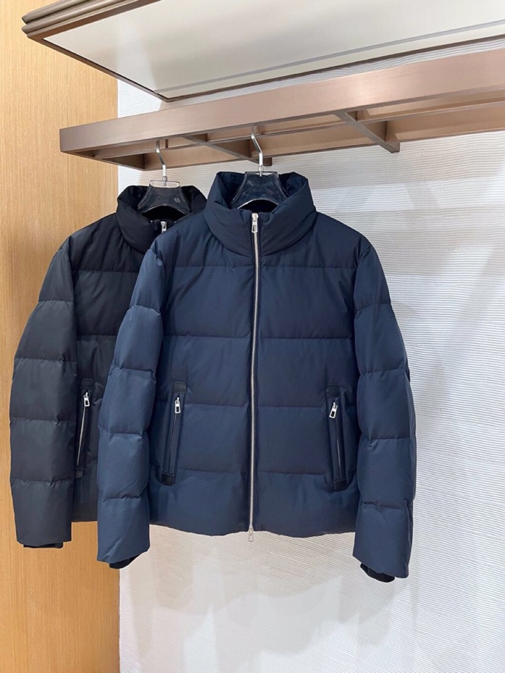 Loro Piana 诺悠翩雅lP🆕 秋冬火爆经典立领款羽绒服外套\n颜色：黑色，藏青\n码数：M-3 
