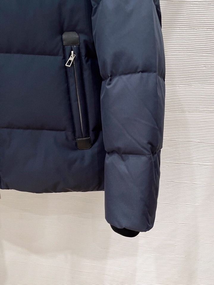 Loro Piana 诺悠翩雅lP🆕 秋冬火爆经典立领款羽绒服外套\n颜色：黑色，藏青\n码数：M-3 