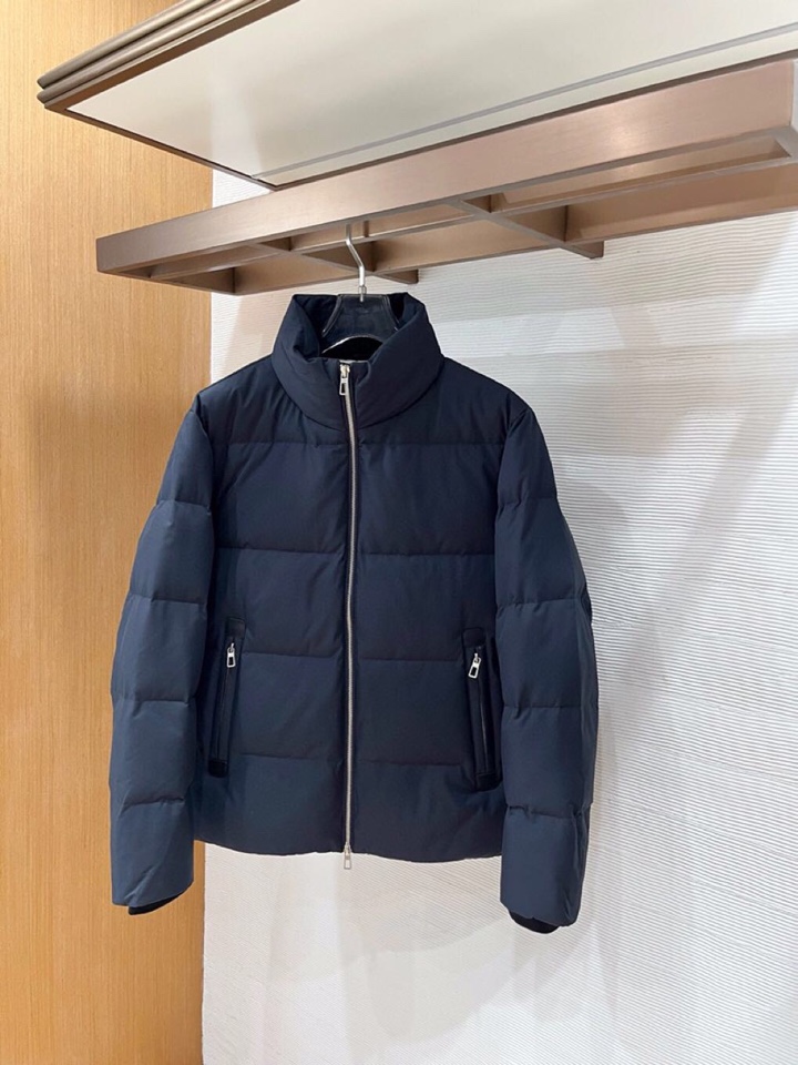 Loro Piana 诺悠翩雅lP🆕 秋冬火爆经典立领款羽绒服外套\n颜色：黑色，藏青\n码数：M-3 
