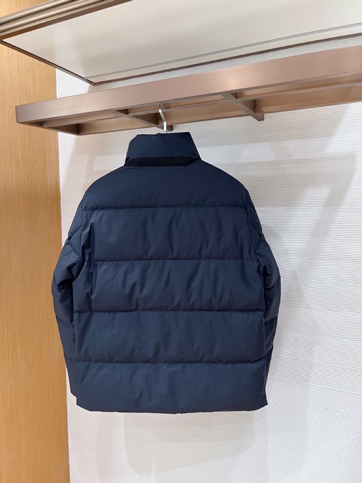 Loro Piana 诺悠翩雅lP🆕 秋冬火爆经典立领款羽绒服外套\n颜色：黑色，藏青\n码数：M-3 