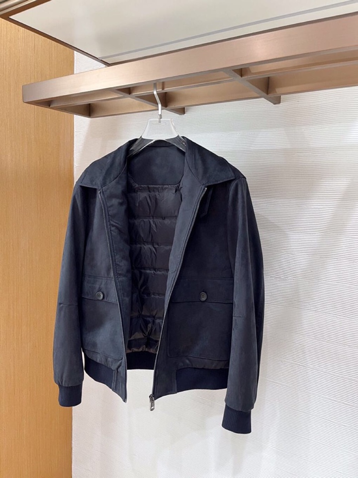 Loro Piana 诺悠翩雅lP🆕 秋冬火爆经典翻领款羽绒服外套\n颜色：红咖，藏青\n码数：M-3 