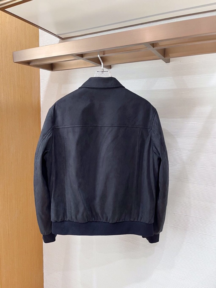 Loro Piana 诺悠翩雅lP🆕 秋冬火爆经典翻领款羽绒服外套\n颜色：红咖，藏青\n码数：M-3 