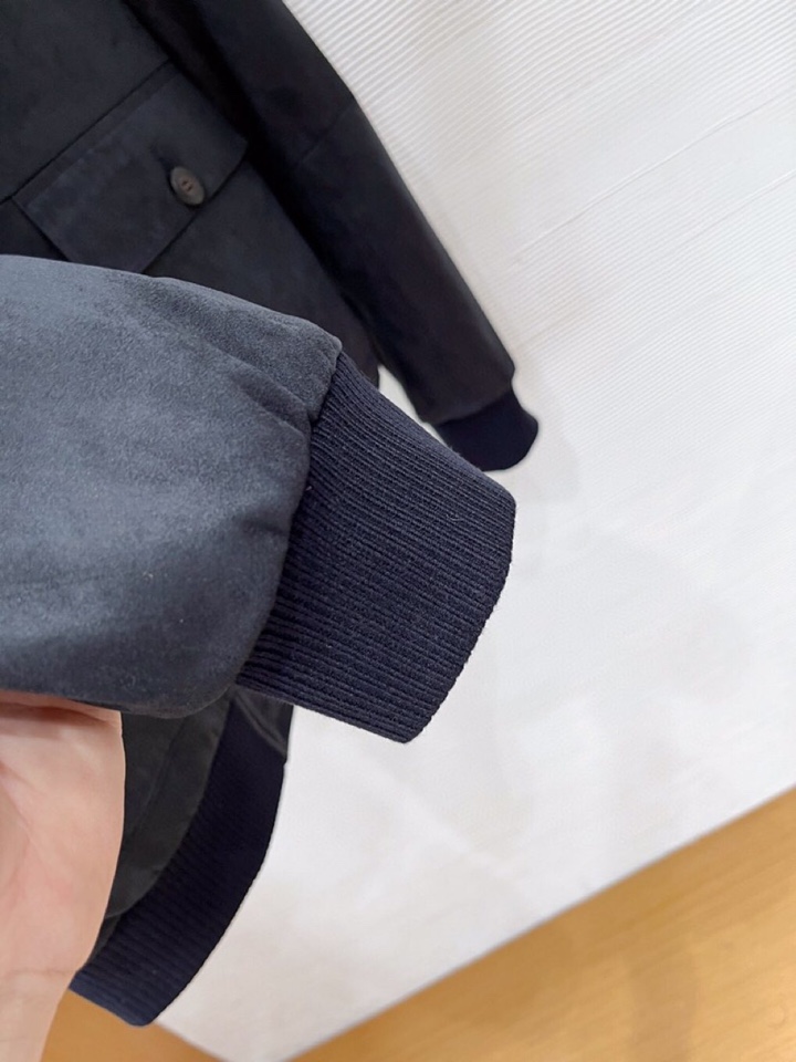 Loro Piana 诺悠翩雅lP🆕 秋冬火爆经典翻领款羽绒服外套\n颜色：红咖，藏青\n码数：M-3 