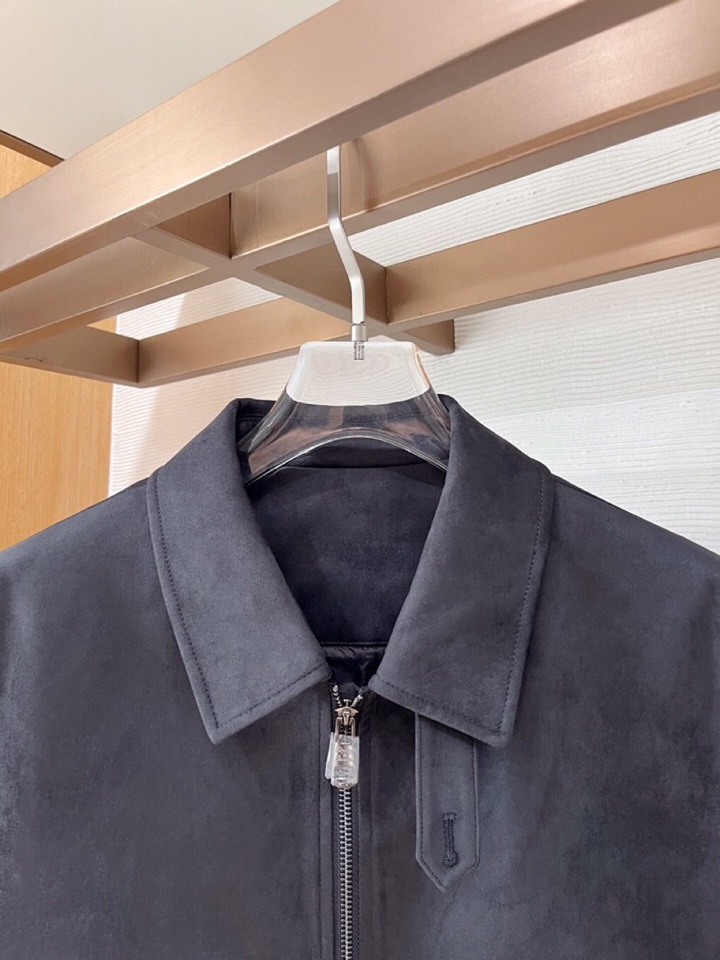 Loro Piana 诺悠翩雅lP🆕 秋冬火爆经典翻领款羽绒服外套\n颜色：红咖，藏青\n码数：M-3 