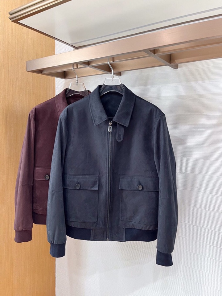 Loro Piana 诺悠翩雅lP🆕 秋冬火爆经典翻领款羽绒服外套\n颜色：红咖，藏青\n码数：M-3 