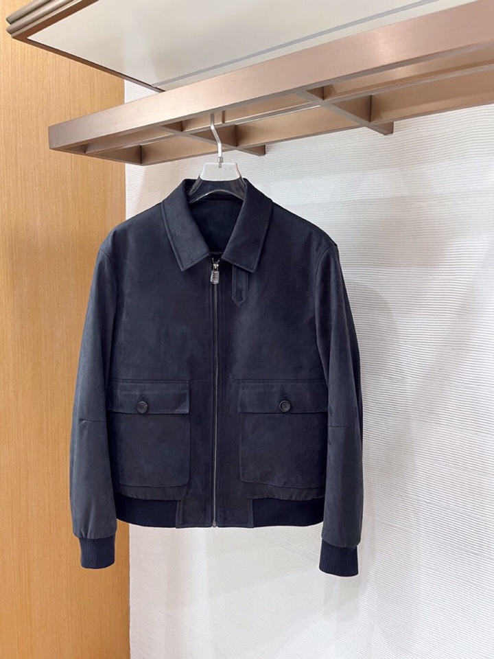 Loro Piana 诺悠翩雅lP🆕 秋冬火爆经典翻领款羽绒服外套\n颜色：红咖，藏青\n码数：M-3 