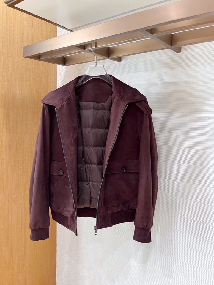 Loro Piana 诺悠翩雅lP🆕 秋冬火爆经典翻领款羽绒服外套\n颜色：红咖，藏青\n码数：M-3 