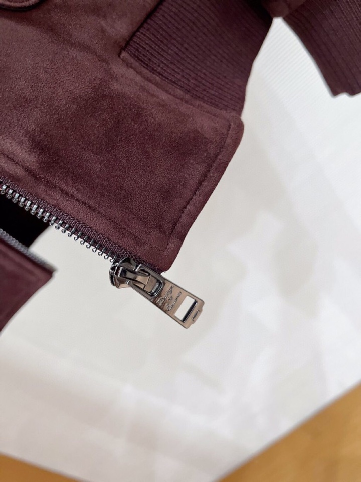 Loro Piana 诺悠翩雅lP🆕 秋冬火爆经典翻领款羽绒服外套\n颜色：红咖，藏青\n码数：M-3 