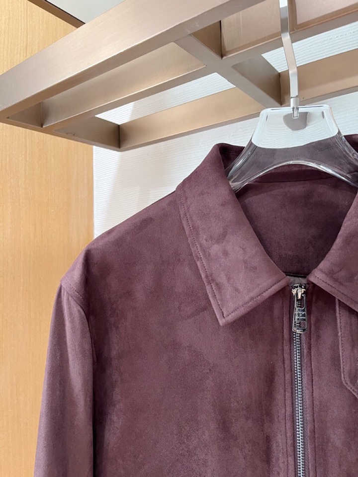 Loro Piana 诺悠翩雅lP🆕 秋冬火爆经典翻领款羽绒服外套\n颜色：红咖，藏青\n码数：M-3 