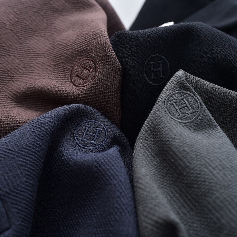 HERMES 爱马仕刺绣拉链莫代尔羊毛提花混纺翻领长袖T恤Polo衫 \n颜色：黑色、藏青、铁灰、咖啡 