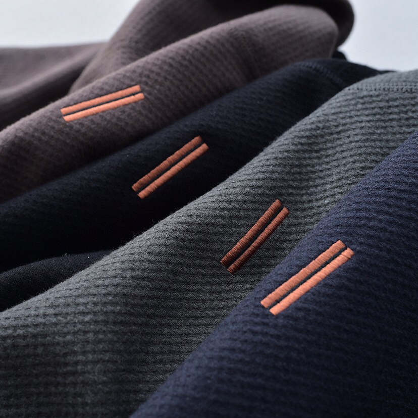 Ermenegildo Zegna 杰尼亚杰家官网同步莫代尔羊毛混纺暗纹4针六线工艺袖子拼接长袖T恤\n