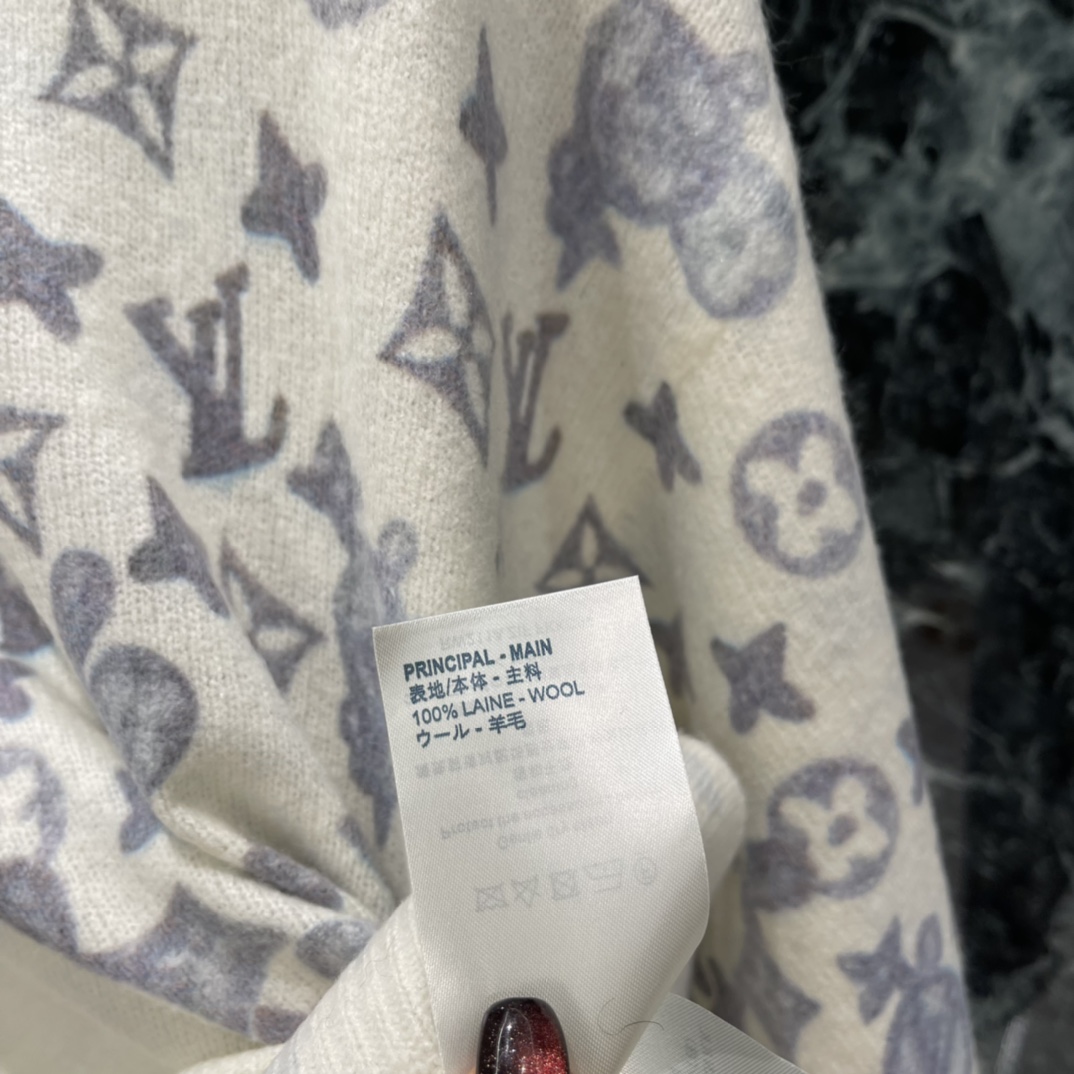 路易 25秋冬新款 老花针织衫 成衣蓝色品牌图案标识 清新优雅超有辨识度 春秋穿刚刚好 随便搭牛仔裤or