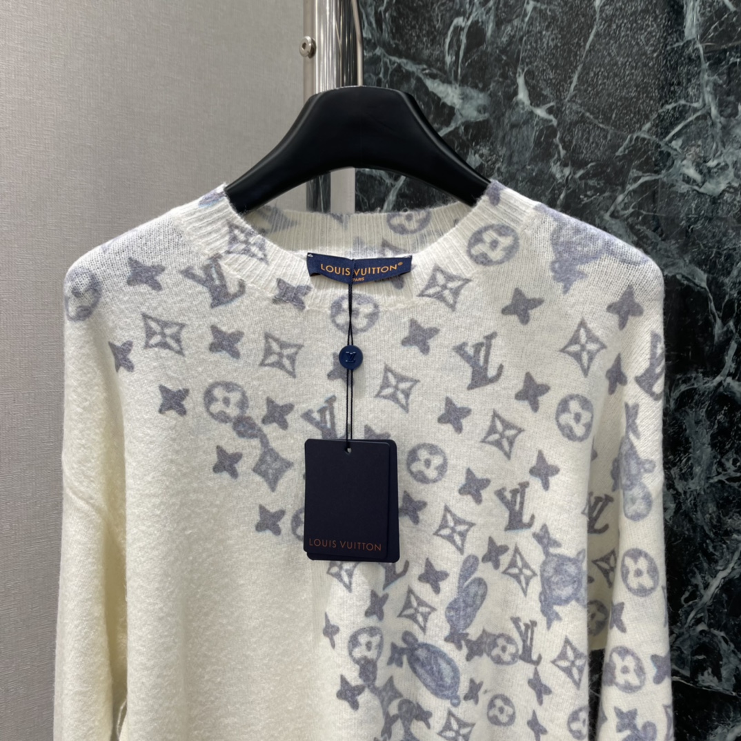 路易 25秋冬新款 老花针织衫 成衣蓝色品牌图案标识 清新优雅超有辨识度 春秋穿刚刚好 随便搭牛仔裤or