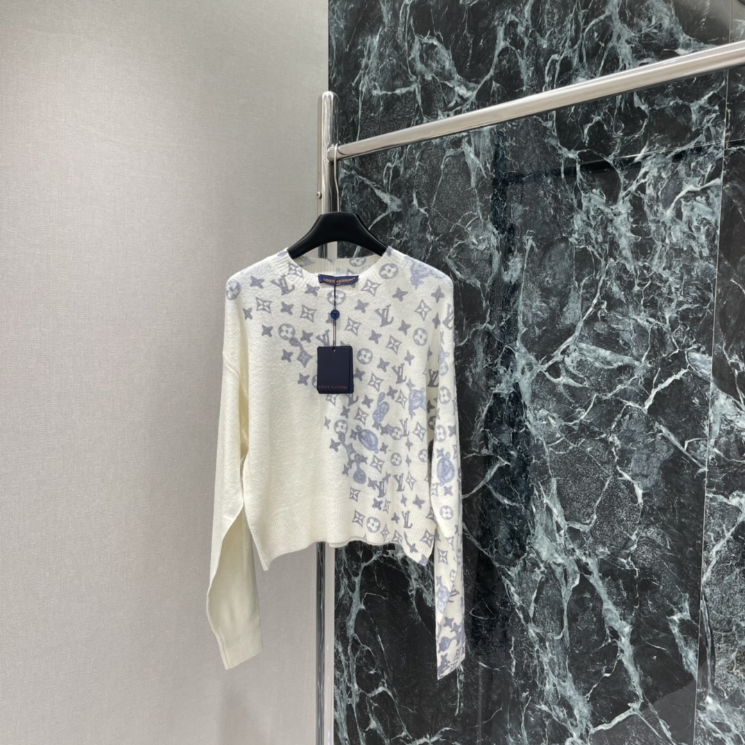 路易 25秋冬新款 老花针织衫 成衣蓝色品牌图案标识 清新优雅超有辨识度 春秋穿刚刚好 随便搭牛仔裤or
