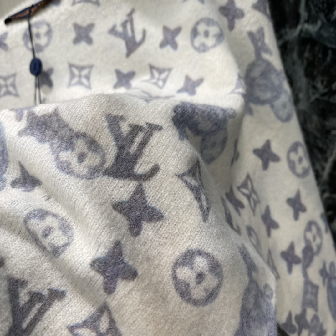 路易 25秋冬新款 老花针织衫 成衣蓝色品牌图案标识 清新优雅超有辨识度 春秋穿刚刚好 随便搭牛仔裤or