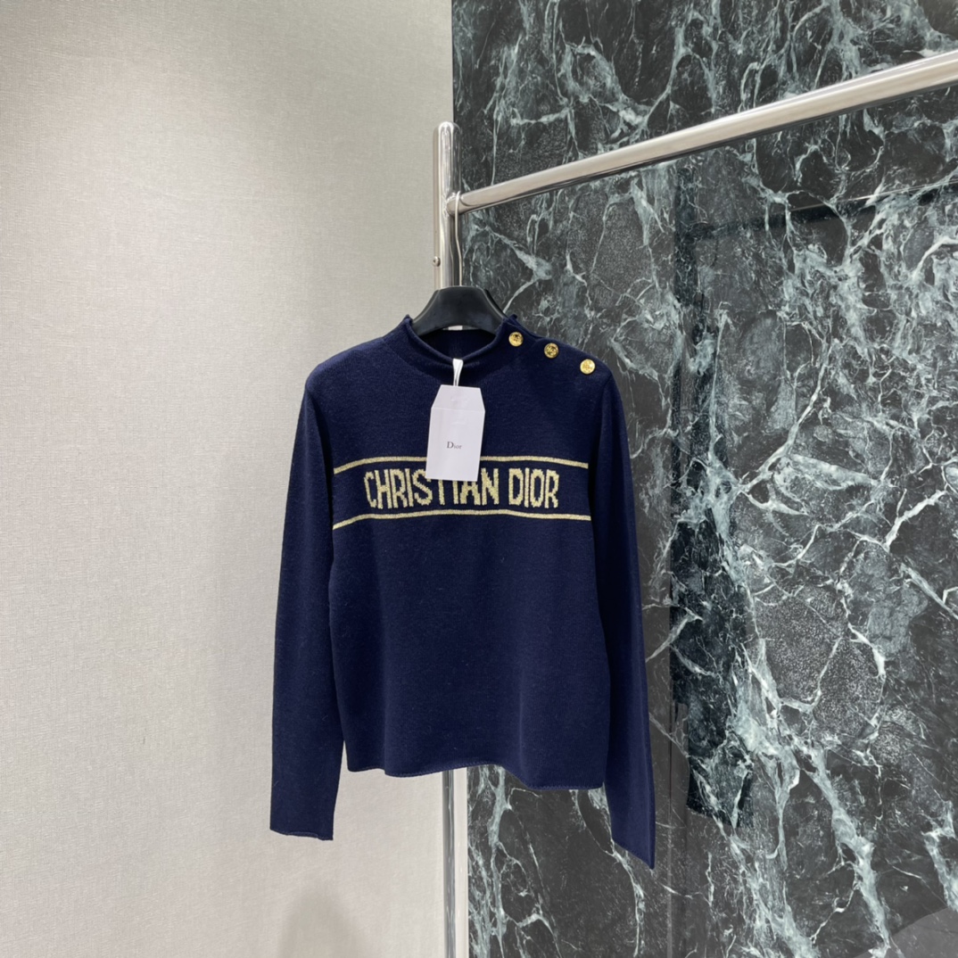 Ｄ家 25秋冬新款 金丝刺绣针织衫 胸前经典品牌字母金丝线刺绣细节满分 肩部金属扣设计 直角肩线条超显气