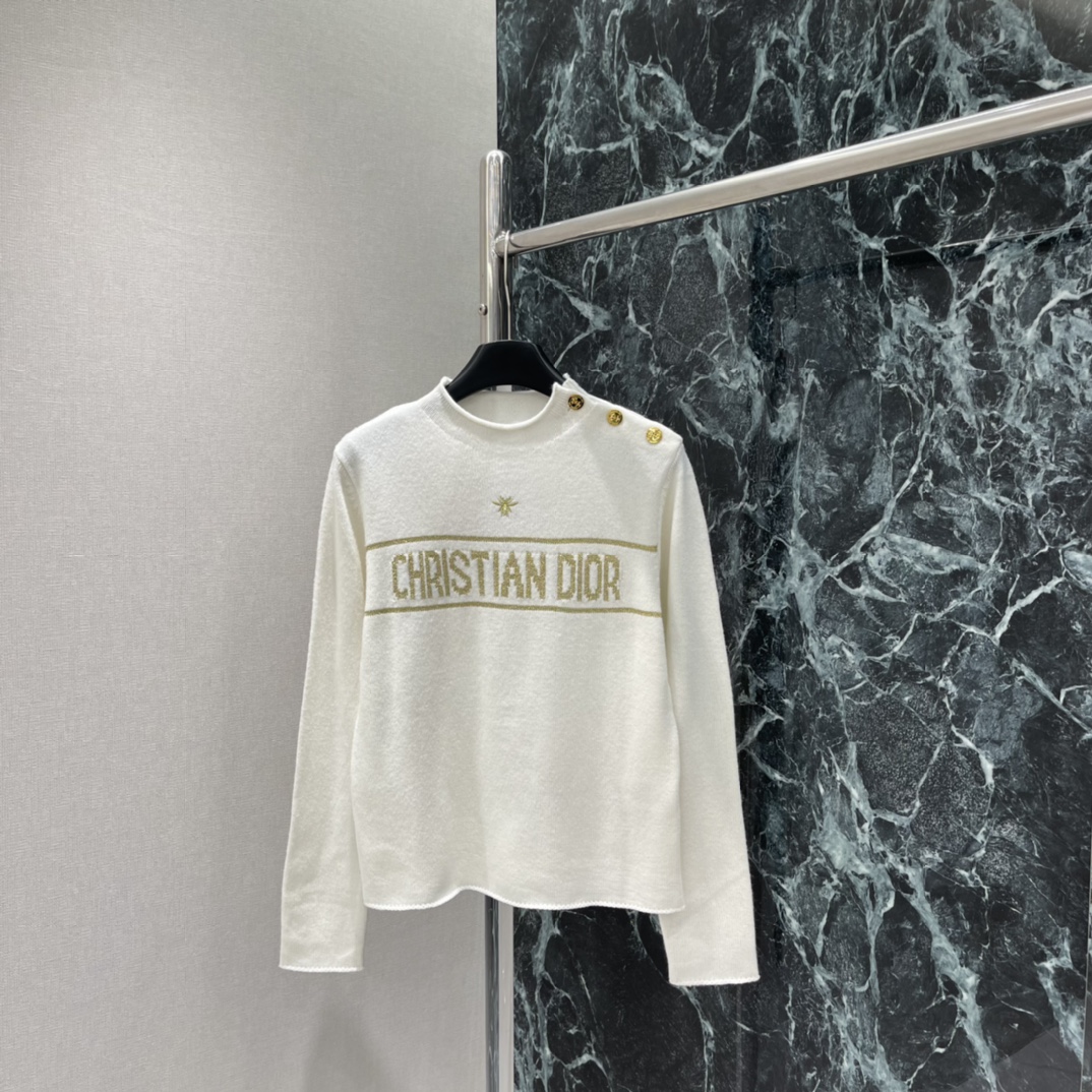 Ｄ家 25秋冬新款 金丝刺绣针织衫 胸前经典品牌字母金丝线刺绣细节满分 肩部金属扣设计 直角肩线条超显气