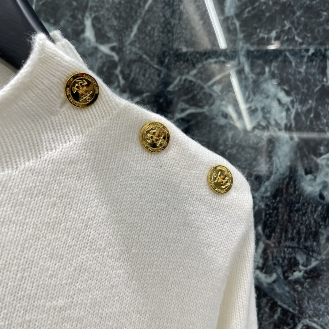 Ｄ家 25秋冬新款 金丝刺绣针织衫 胸前经典品牌字母金丝线刺绣细节满分 肩部金属扣设计 直角肩线条超显气